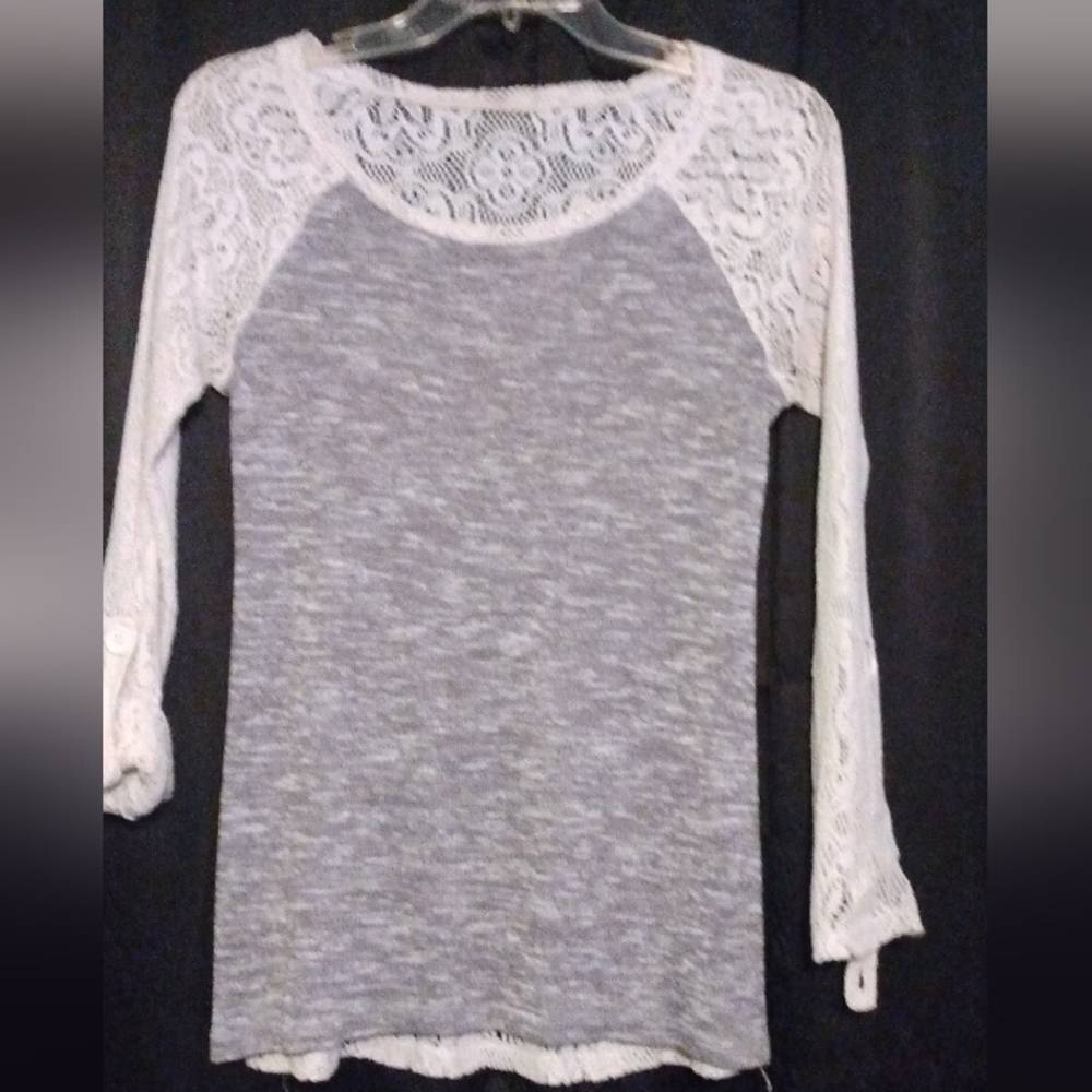 Women's shirt size small. Lace back. No tag